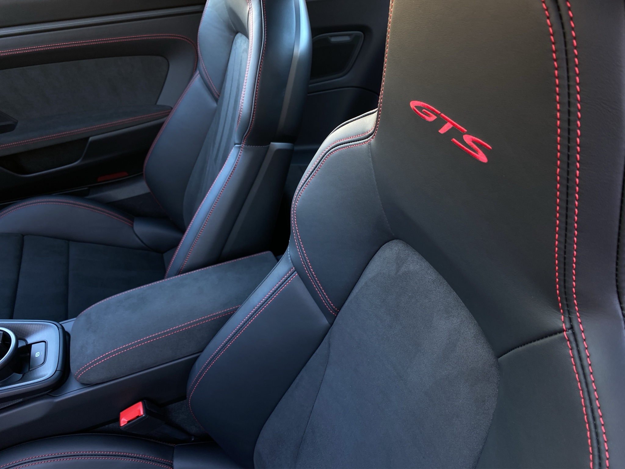 714cf7c3-7e71-4eba-b125-b1181e182652