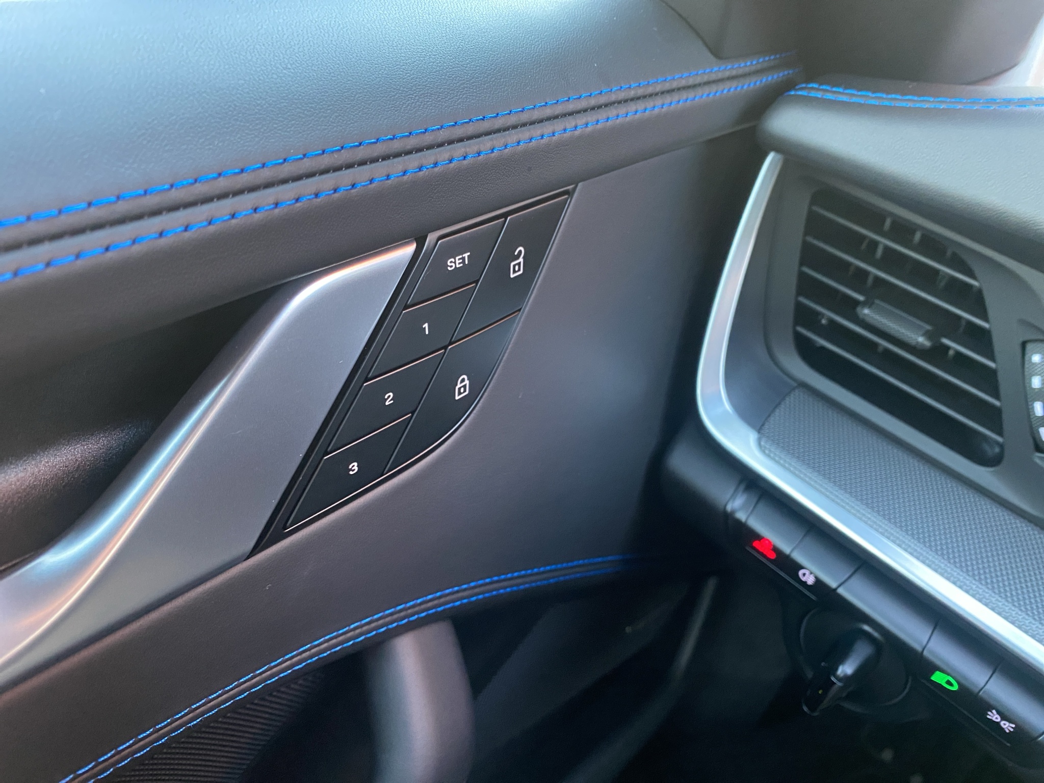 b56b8043-e55d-4b44-81bb-6a00e589b1c5