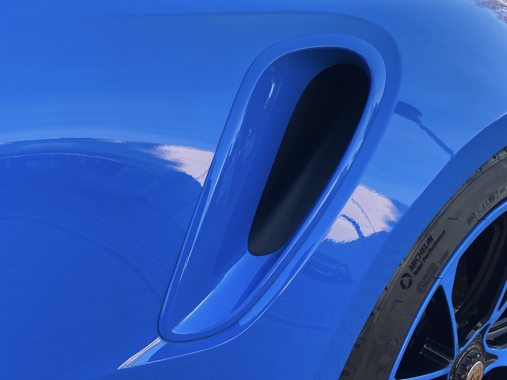 b7571575-1f6e-48e3-b088-2d338452245a