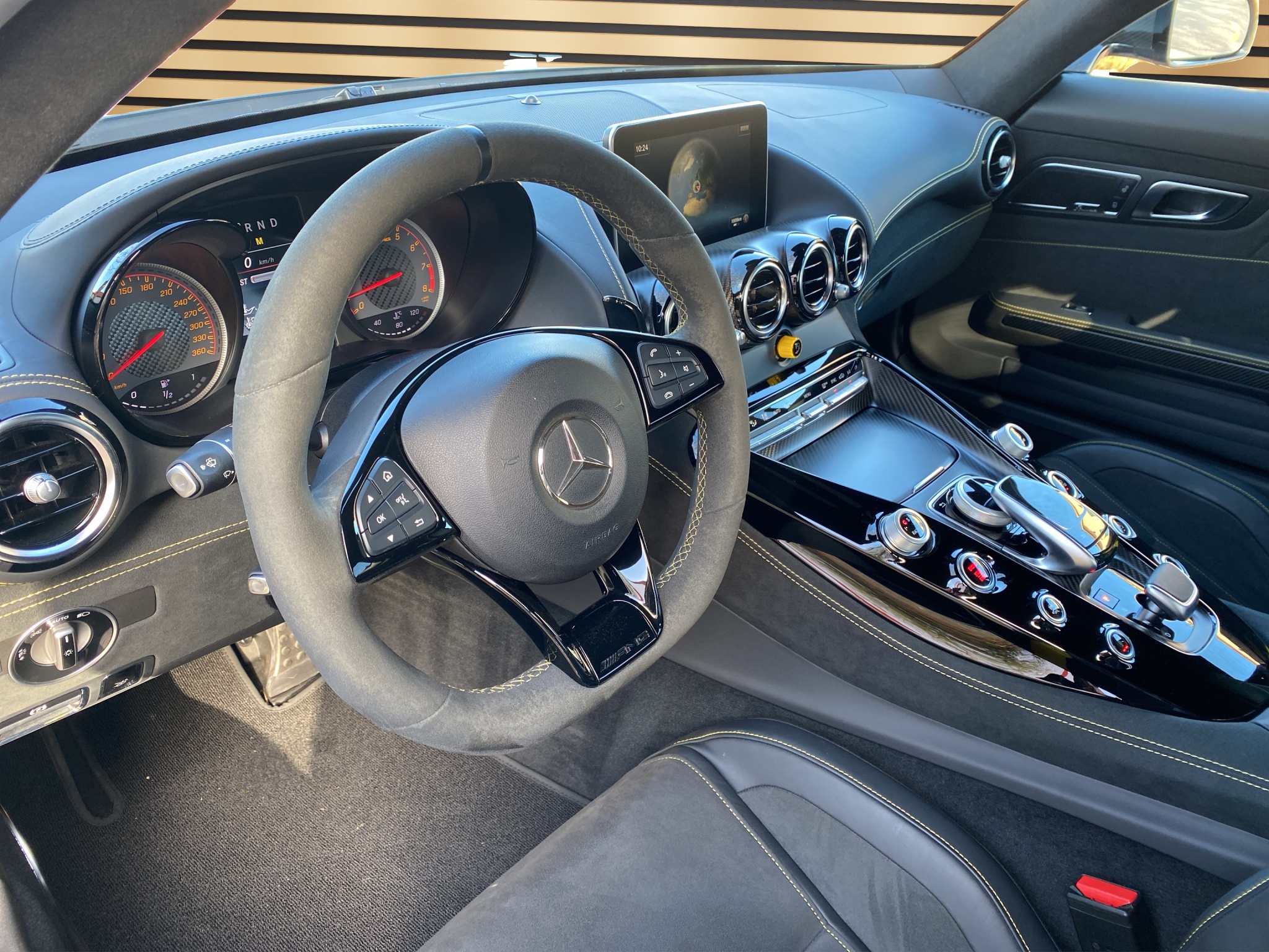 da73813b-83d7-4d0b-b52a-bc6f33c50f2b