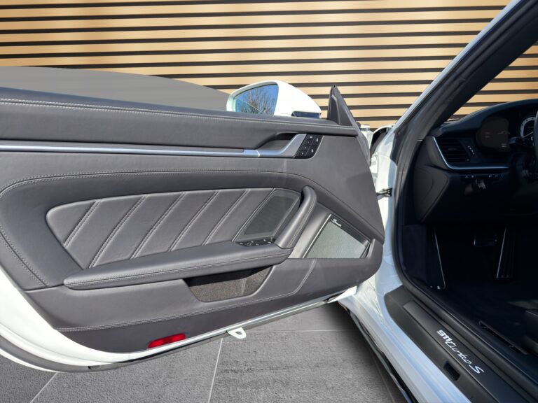 bcf90d9b-4d69-4a52-8f7b-41e4998faf3b